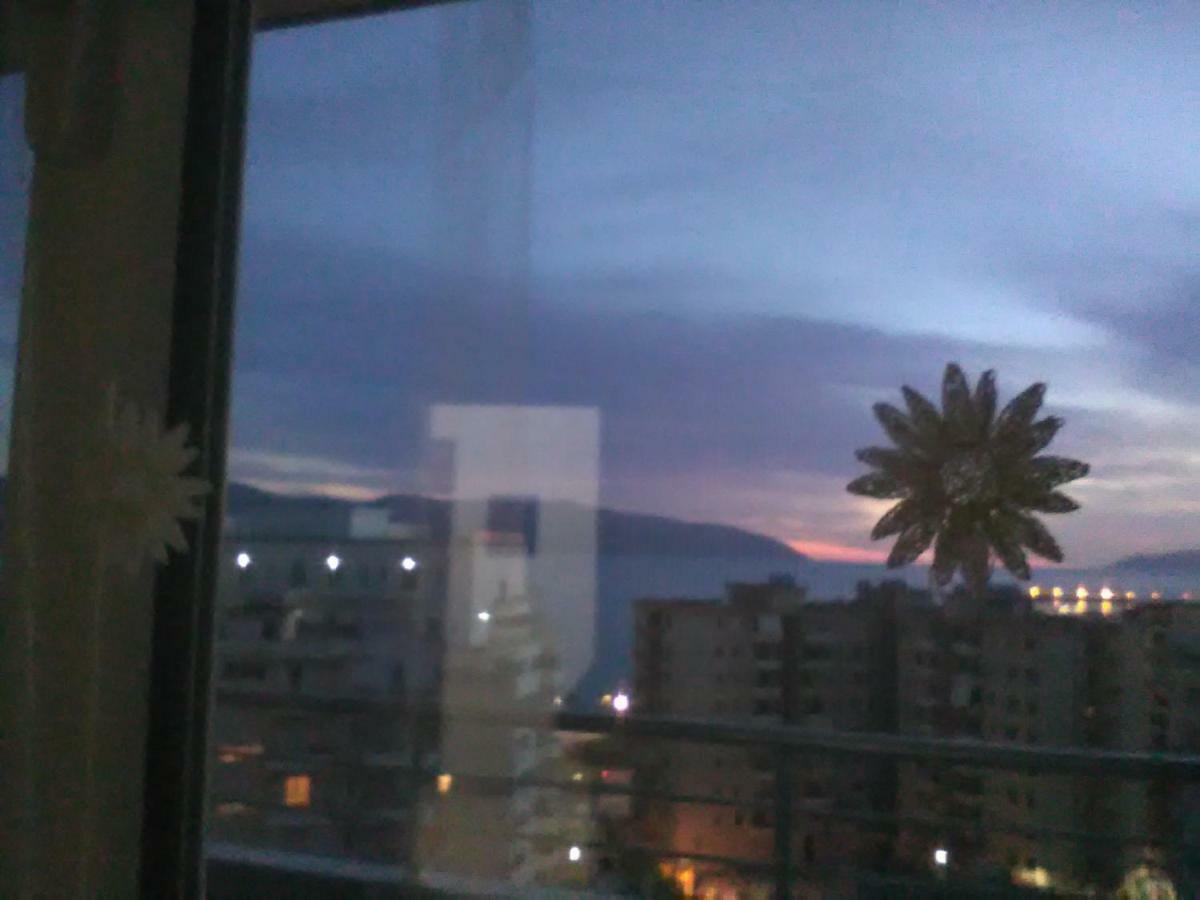 Lindita'S Seaview Appartment Влёра Экстерьер фото