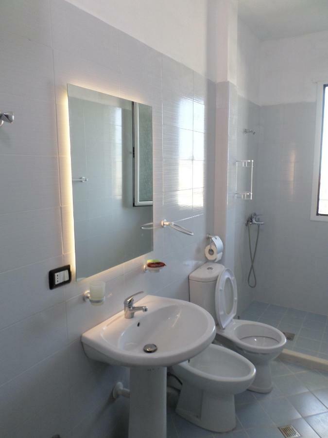 Lindita'S Seaview Appartment Влёра Экстерьер фото